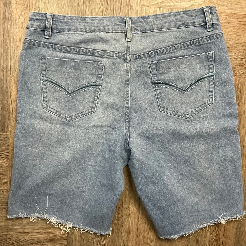 Boston Proper Embellished Floral Sequins Denim Jean Shorts Womens 12 Light Blue - Picture 2 of 8